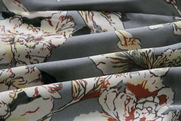 Stílusos női overál virágmintával