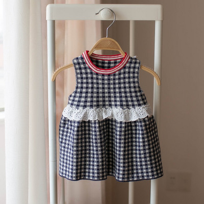 Rochie moderna pentru copii in carouri in trei culori cu dantela