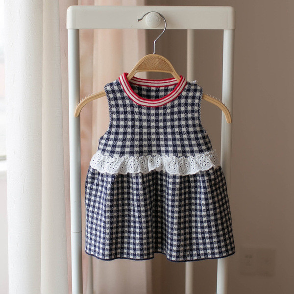 Rochie moderna pentru copii in carouri in trei culori cu dantela