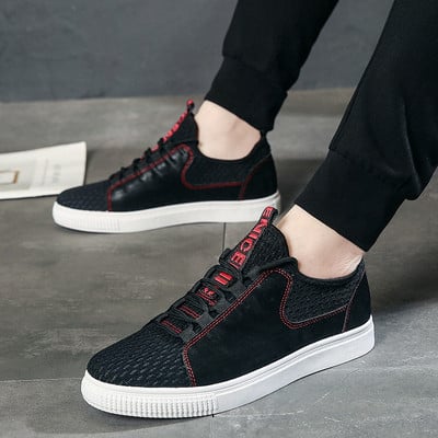 Adidași pentru bărbați cu inscripție în negru