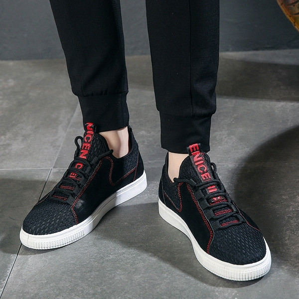 Adidași pentru bărbați cu inscripție în negru