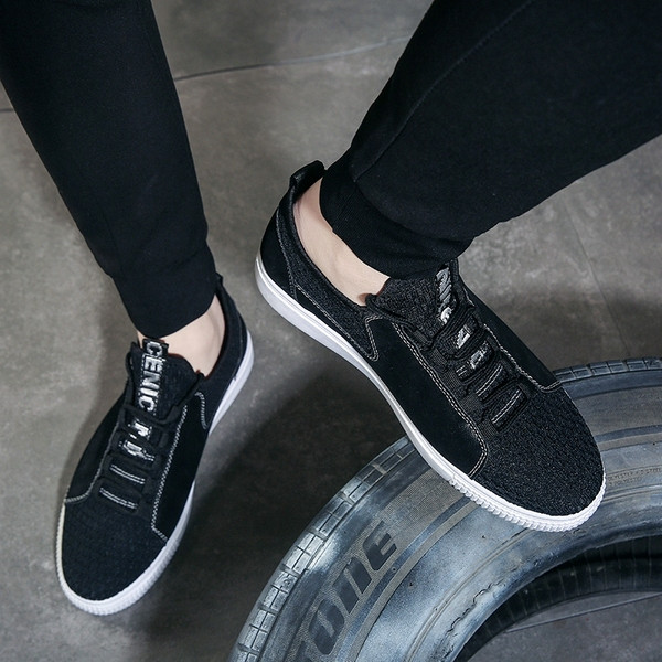 Adidași pentru bărbați cu inscripție în negru