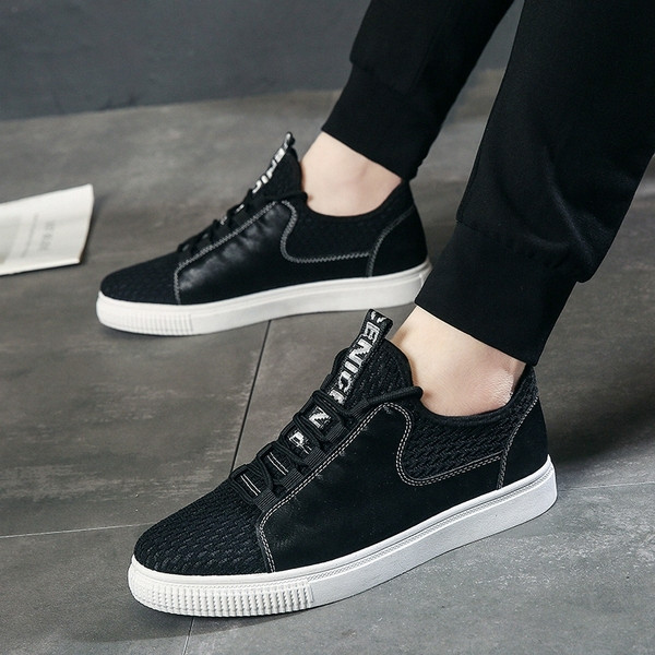 Adidași pentru bărbați cu inscripție în negru