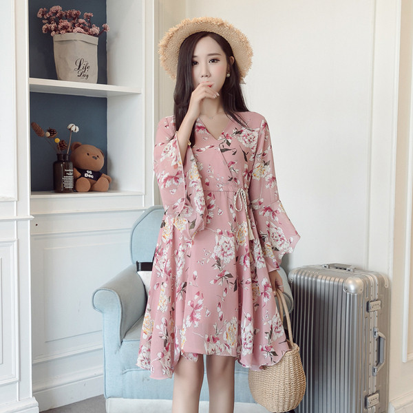 Stílusos ruha terhes nőknek rózsaszín virágmintával