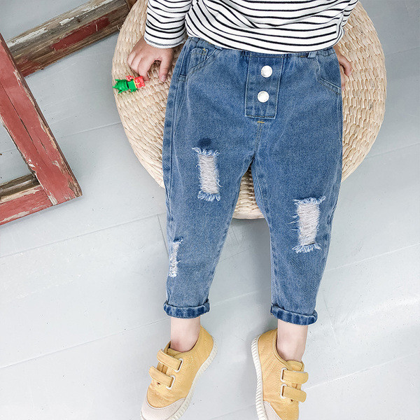 Modern gyerekfarmer szakadt motívumokkal