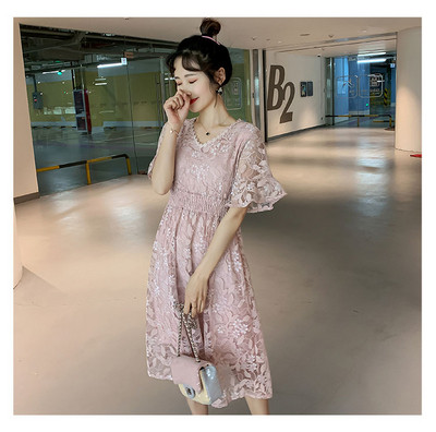 Elegáns ruha terhes nőknek kék és rózsaszín csipkével