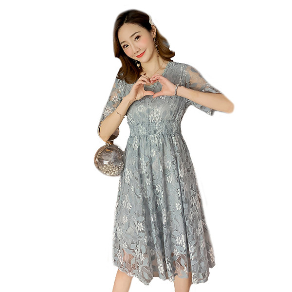 Elegáns ruha terhes nőknek kék és rózsaszín csipkével