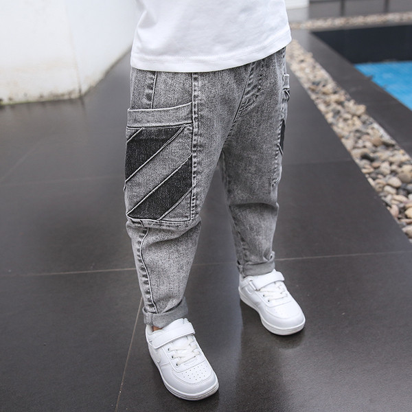 Κομψά παιδικά τζιν σε γκρι χρώμα