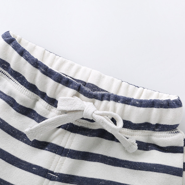 Fiúk számára nyakkendős alkalmi gyereknadrág