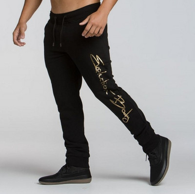 Modern férfi nadrág fekete színben, két modell