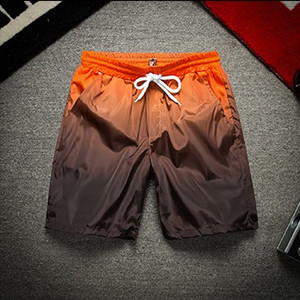 Modern férfi rövidnadrág irizáló színekben