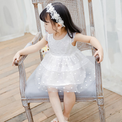 Modern gyerekruha rózsaszín és kék pöttyökkel, csipkével