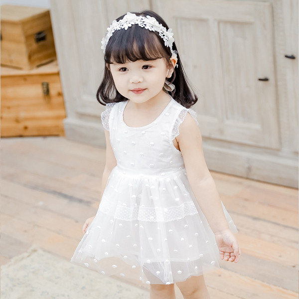 Modern gyerekruha rózsaszín és kék pöttyökkel, csipkével