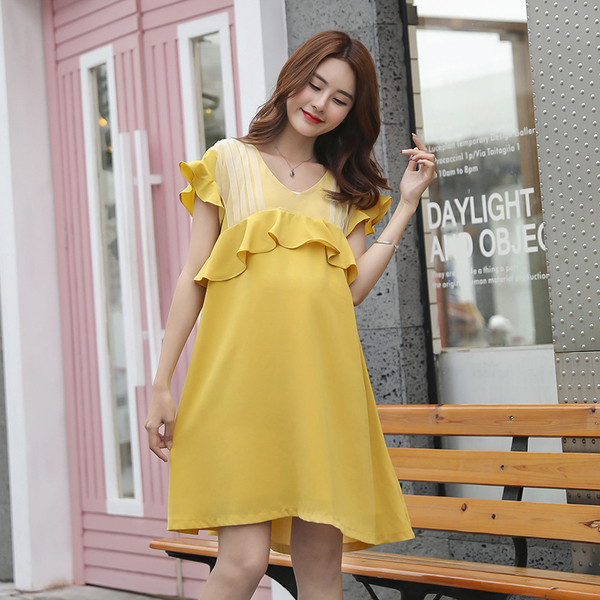 Κομψό φόρεμα για τις έγκυες γυναίκες σε κίτρινο χρώμα