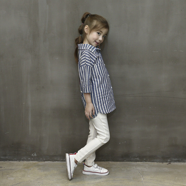 Cămașă modernă pentru copii în dungi cu aplicare de culoare în două culori