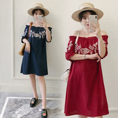 Rochie moderna pentru gravide cu maneci cazute si broderie in doua culori