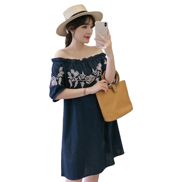 Rochie moderna pentru gravide cu maneci cazute si broderie in doua culori