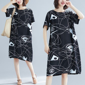 Alkalmi ruha terhes nőknek fekete színben, mintával