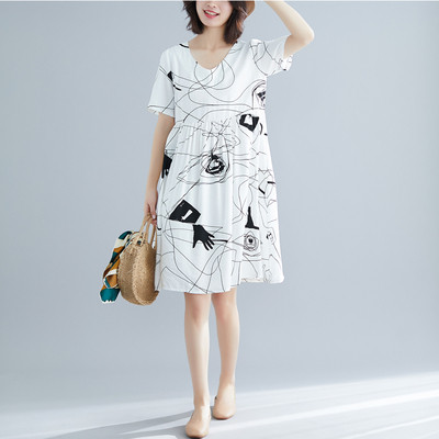 Rochie moderna pentru gravide in alb cu model