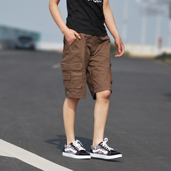 Μοντέρνα ανδρικά σορτς σε τέσσερα χρώματα με τσέπες