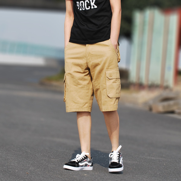 Μοντέρνα ανδρικά σορτς σε τέσσερα χρώματα με τσέπες