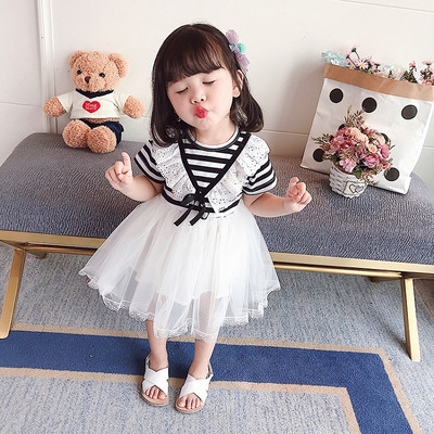 Modern csíkos ruha lányoknak tüllvel