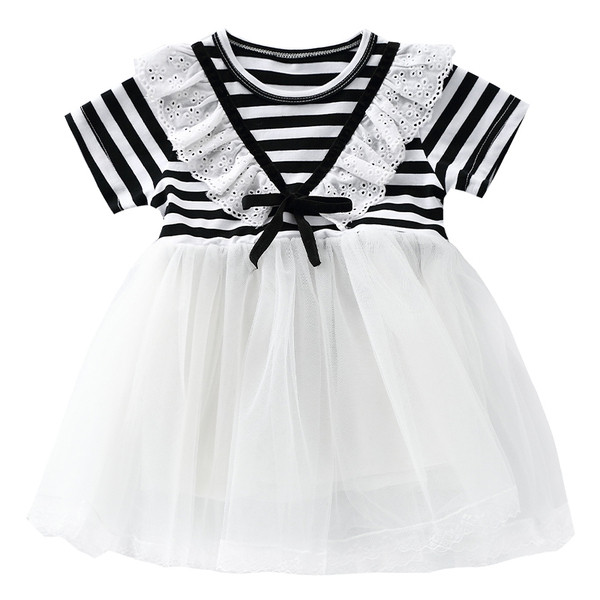 Modern csíkos ruha lányoknak tüllvel