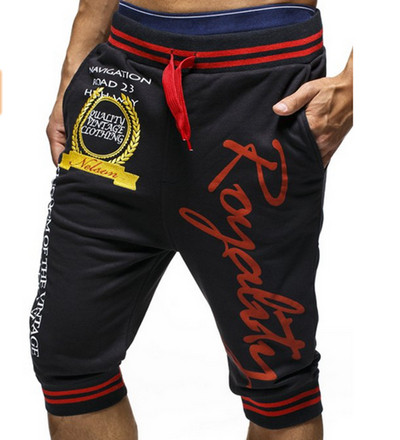 Alkalmi férfi rövidnadrág rátéttel és felirattal