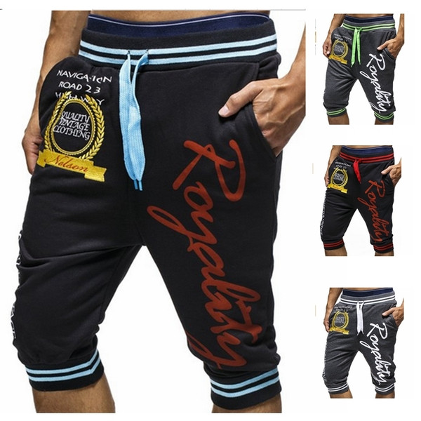 Alkalmi férfi rövidnadrág rátéttel és felirattal