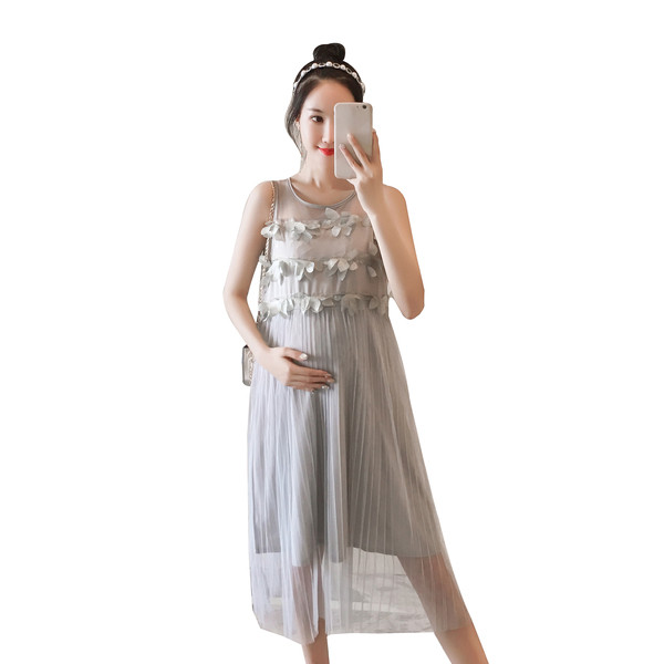 Elegáns ruha terhes nők számára széles szürke pánttal