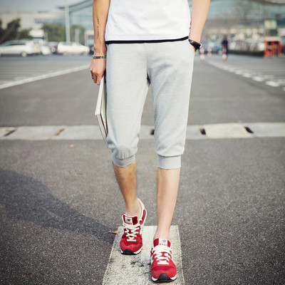 Több színben feliratos férfi alkalmi rövidnadrág