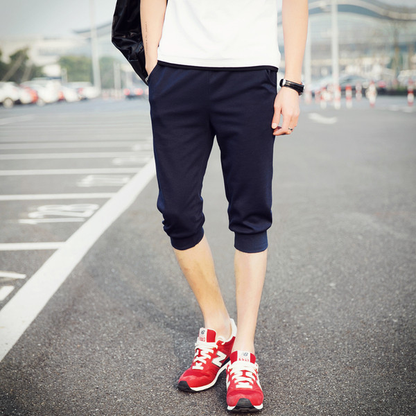 Több színben feliratos férfi alkalmi rövidnadrág