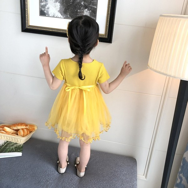 Rochie moderna pentru copii in trei culori cu aplicatie