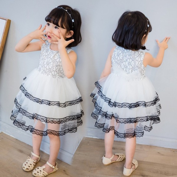 Elegáns gyerekruha fehér és piros színben, csipkével