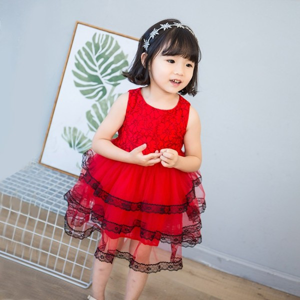 Elegáns gyerekruha fehér és piros színben, csipkével