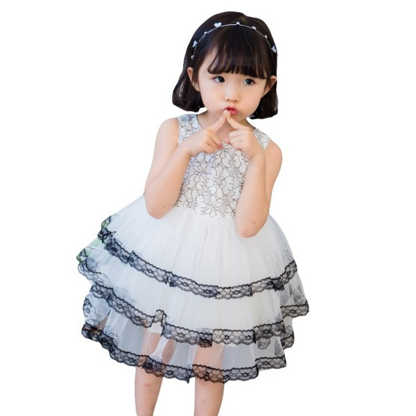 Elegáns gyerekruha fehér és piros színben, csipkével