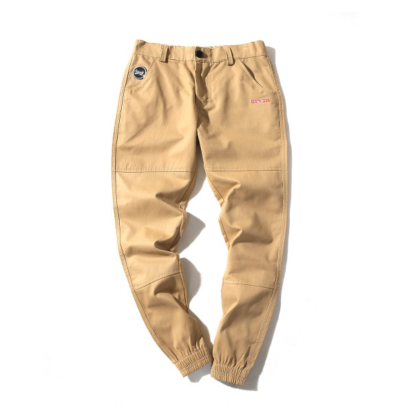 Модерен мъжки панталон в четири цвята с емблеми и джобове