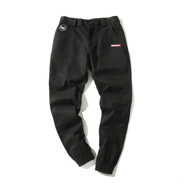 Модерен мъжки панталон в четири цвята с емблеми и джобове