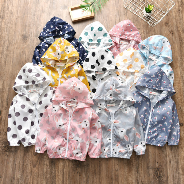 Καθημερινό παιδικό μπουφάν για κορίτσια με πολύχρωμη εφαρμογή σε διάφορα χρώματα