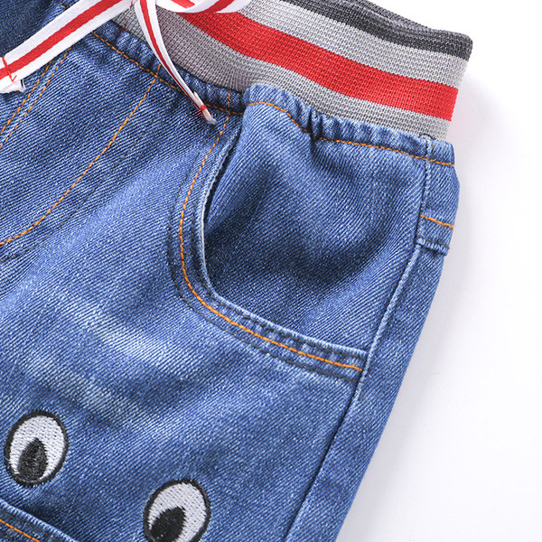 Modern gyerek rövid farmernadrág fiúknak nyakkendővel és hímzéssel