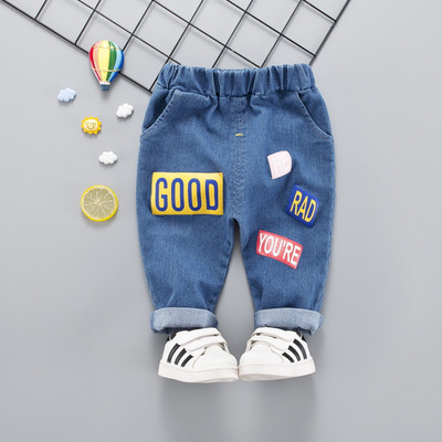 Модерни детски дънки в син цвят с апликация 