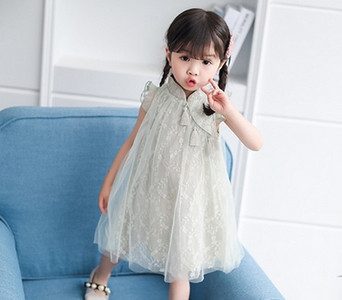 Μοντέρνο παιδικό φόρεμα σε δύο χρώματα με δαντέλα και φούντα