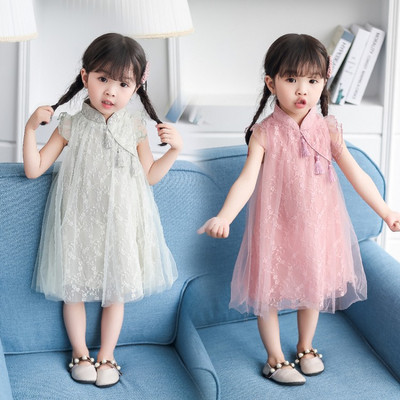 Модерна детска рокля в два цвята с дантела и пискюл