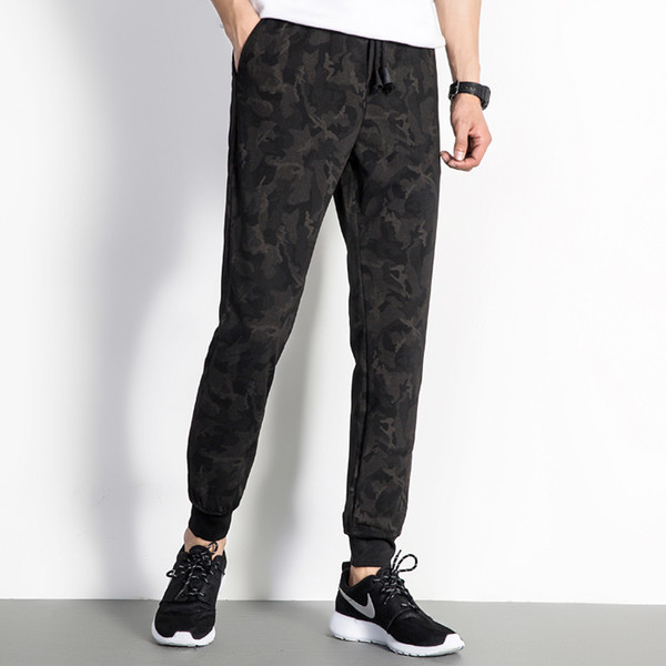 Sport és alkalmi férfi nadrág zsebekkel