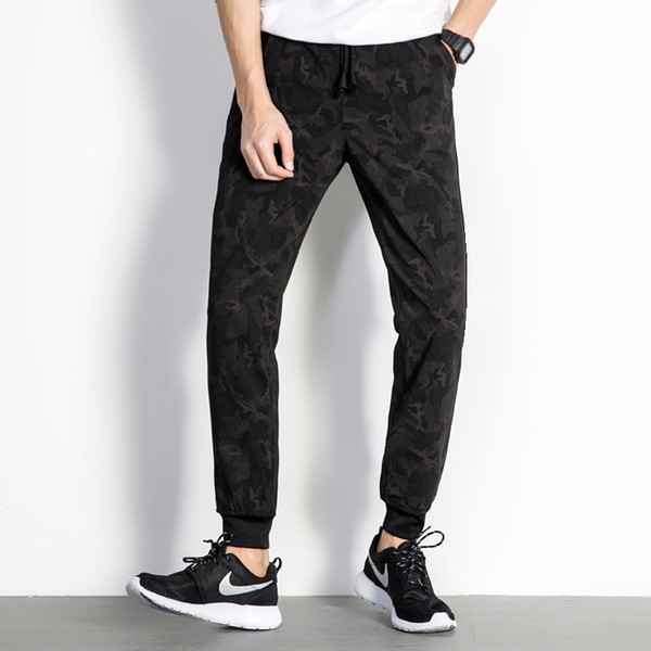 Sport és alkalmi férfi nadrág zsebekkel