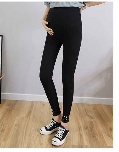 Napi ék terhes nők számára fekete és szürke hímzéssel