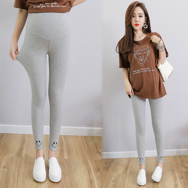 Napi ék terhes nők számára fekete és szürke hímzéssel