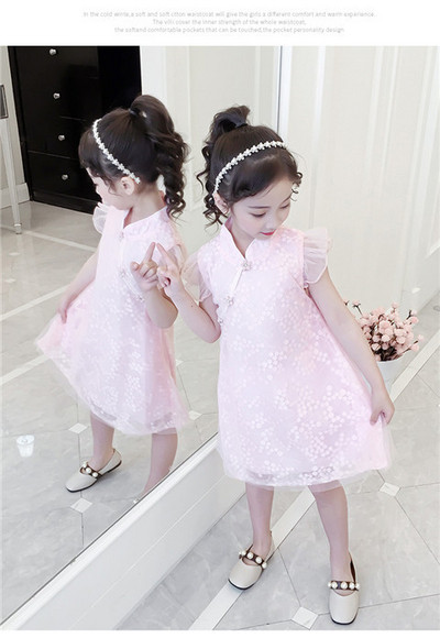 Modern gyerekruha két színben szabott modell csipkével