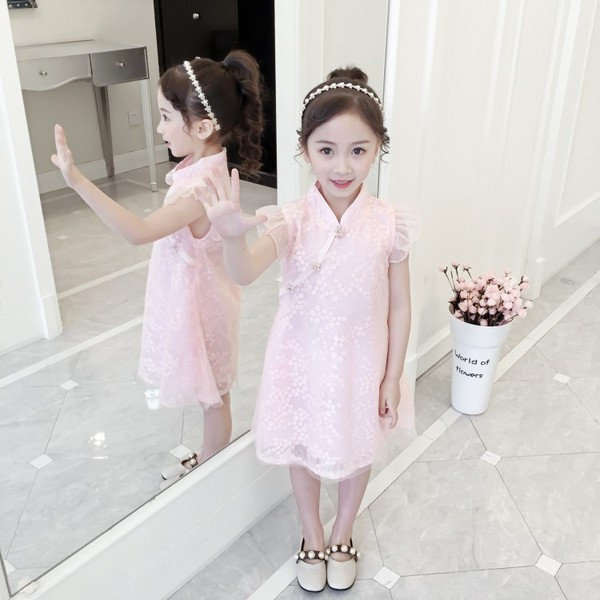 Modern gyerekruha két színben szabott modell csipkével