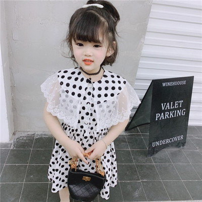 Modern gyerekruha három színű pöttyökben, csipkével